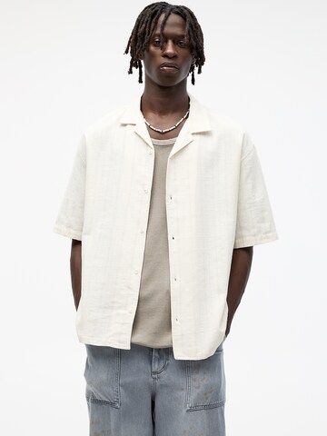 Fit confort Chemise Pull&Bear en blanc : devant