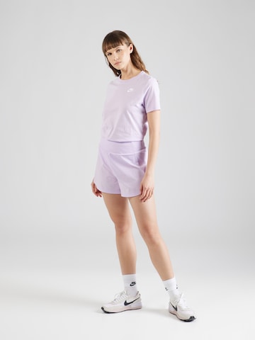 T-shirt 'Club Essential' Nike Sportswear en violet