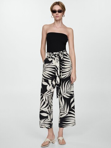 Largi Pantaloni cutați 'TWIST' de la MANGO pe negru