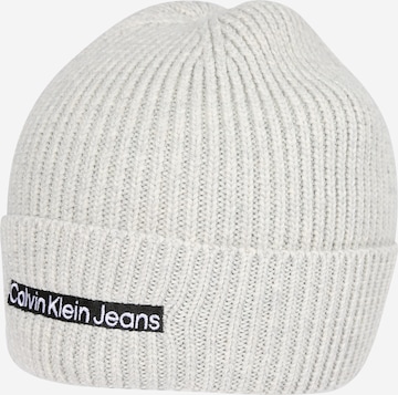 Calvin Klein Jeans Beanie in White: front