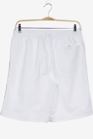 NIKE Shorts 35-36 in Weiß