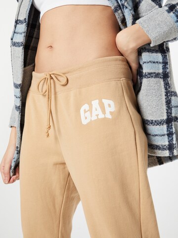 Tapered Pantaloni di GAP in beige