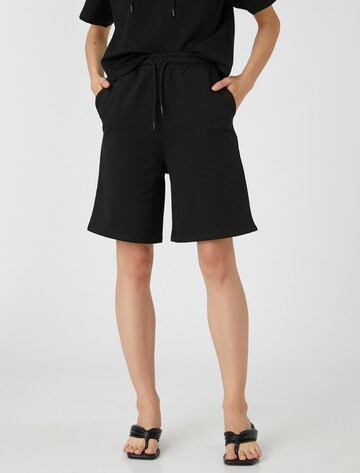 Koton Loosefit Short in Schwarz: Vorderseite