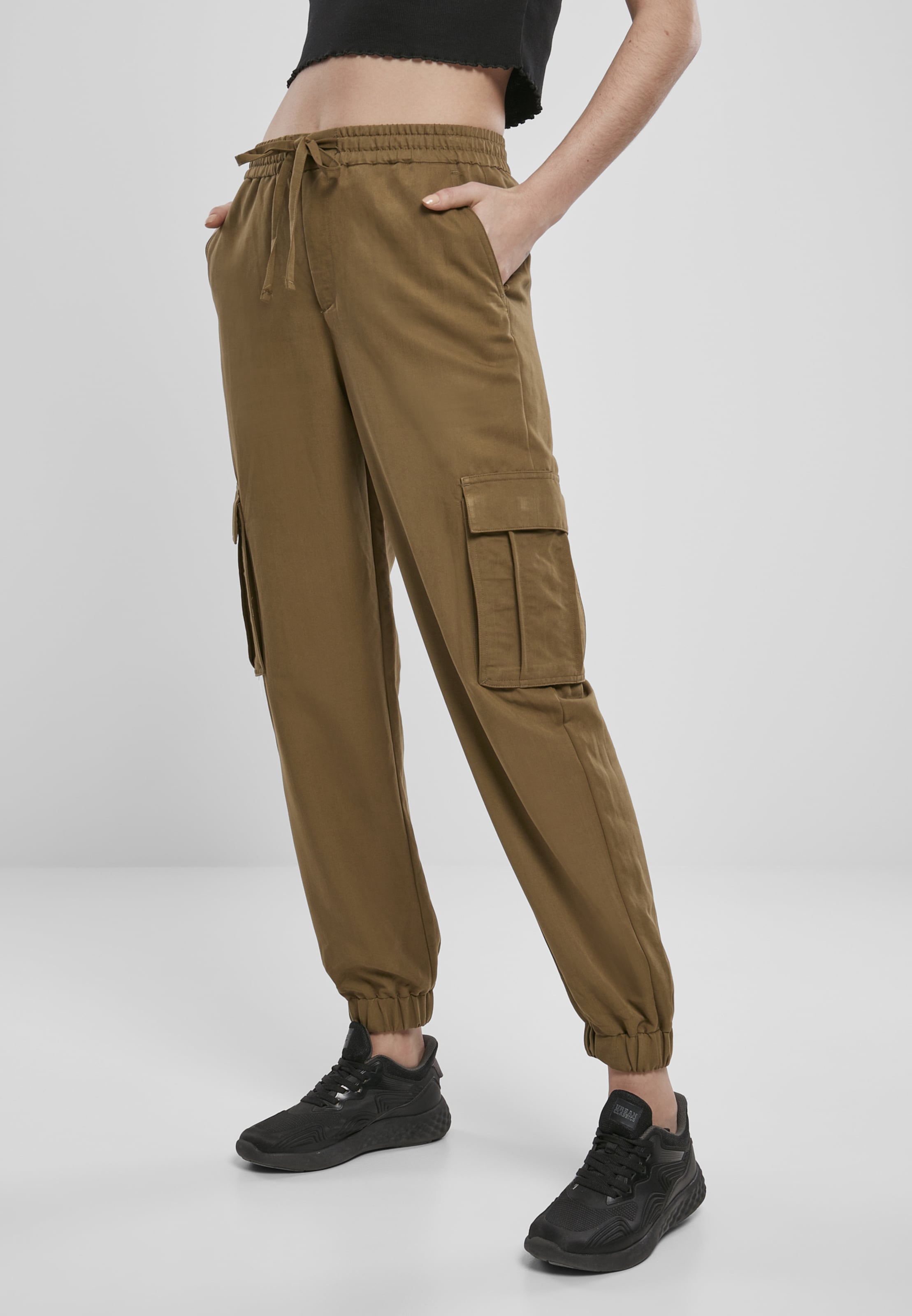 Urban Classics Cargo Pants in Olive 
