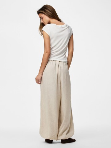 PIECES - Camiseta 'PCSof' en blanco