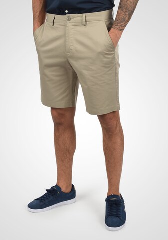 Casual Friday Regular Chinoshorts in Beige: predná strana