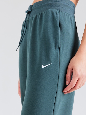 NIKETapered Sportske hlače 'One' - zelena boja