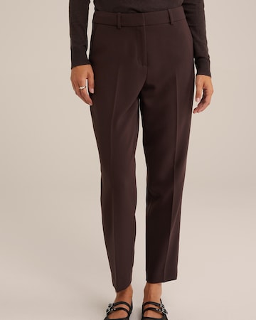Slimfit Pantaloni con piega frontale di WE Fashion in marrone