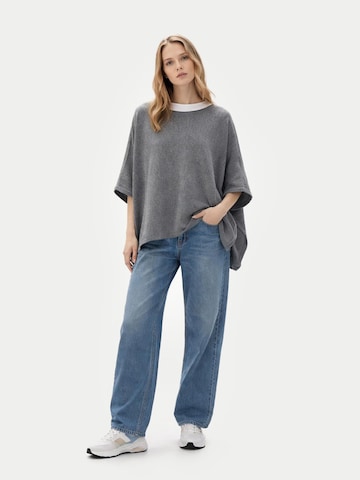 GOBI Cashmere Sweater 'Women's Boat-Neck Cashmere Poncho' in Grey