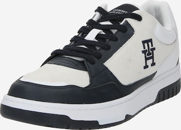 TOMMY HILFIGER Sneakers laag 'BASKET STREET SUEDE' in Wit: voorkant