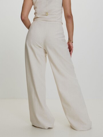Regular Pantalon à pince AMI ALY en beige