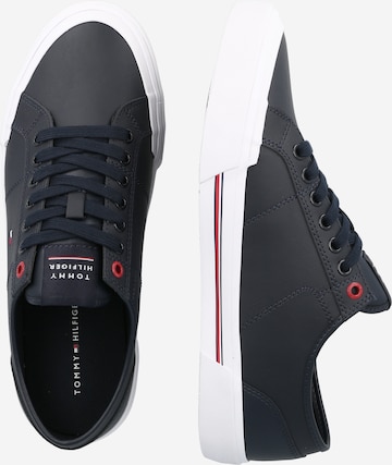 TOMMY HILFIGER Sneakers laag in Blauw