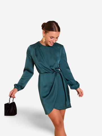 THE-ARE Jurk in Groen: voorkant