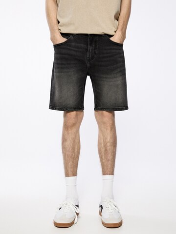 Pull&Bear Regular Shorts in Schwarz: predná strana