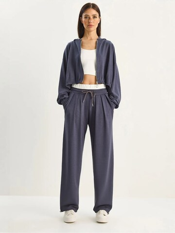 Pantalons de tailleur Bianco Lucci en bleu : devant