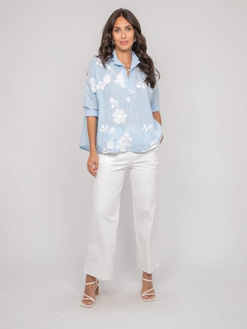 Dona Lisa Blouse 'Blouse manches longues broderie OPEYA' in Blauw