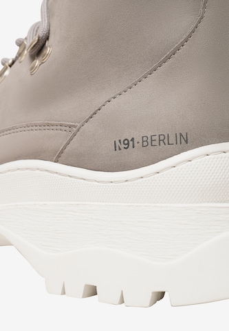 N91 Boots ' Style Choice FI ' in Grau