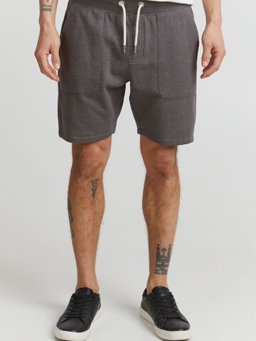 Regular Pantalon 'Mulker' BLEND en gris : devant