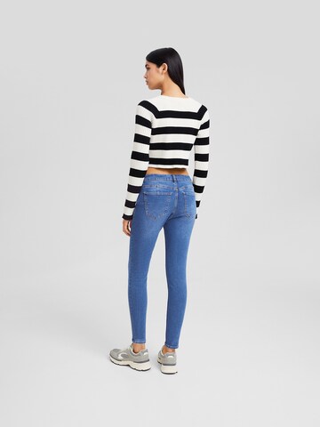 Skinny Jeans de la Bershka pe albastru