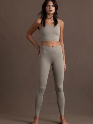Hey Honey Skinny Leggings in Grey: front