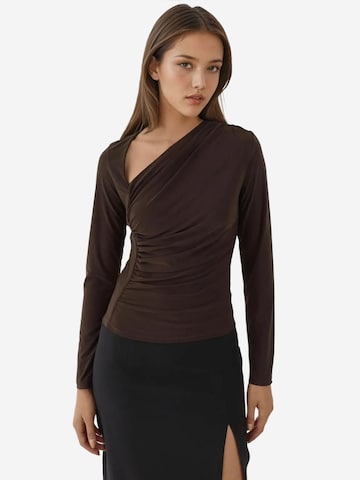Hiccup Shirt in Bruin: voorkant