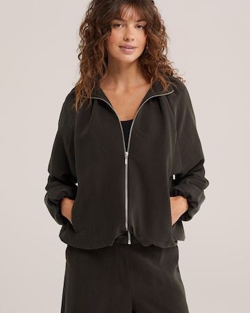 WE Fashion Between-season jacket in Brown: front