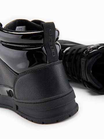 Sneaker alta di Ombre in nero