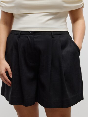 Wide leg Pantaloni con pieghe di CITA MAASS in nero