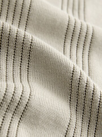 Next Пуловер в бежово