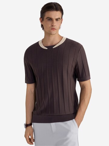 Vantory Sweater in Brown: front