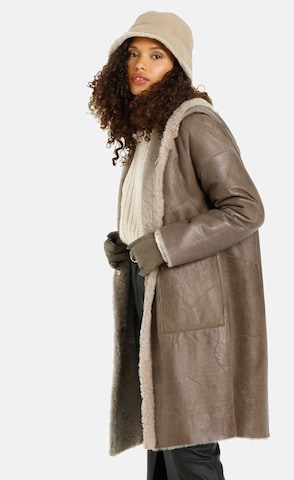 Werner Christ Wintermantel 'Aya' in Beige: voorkant