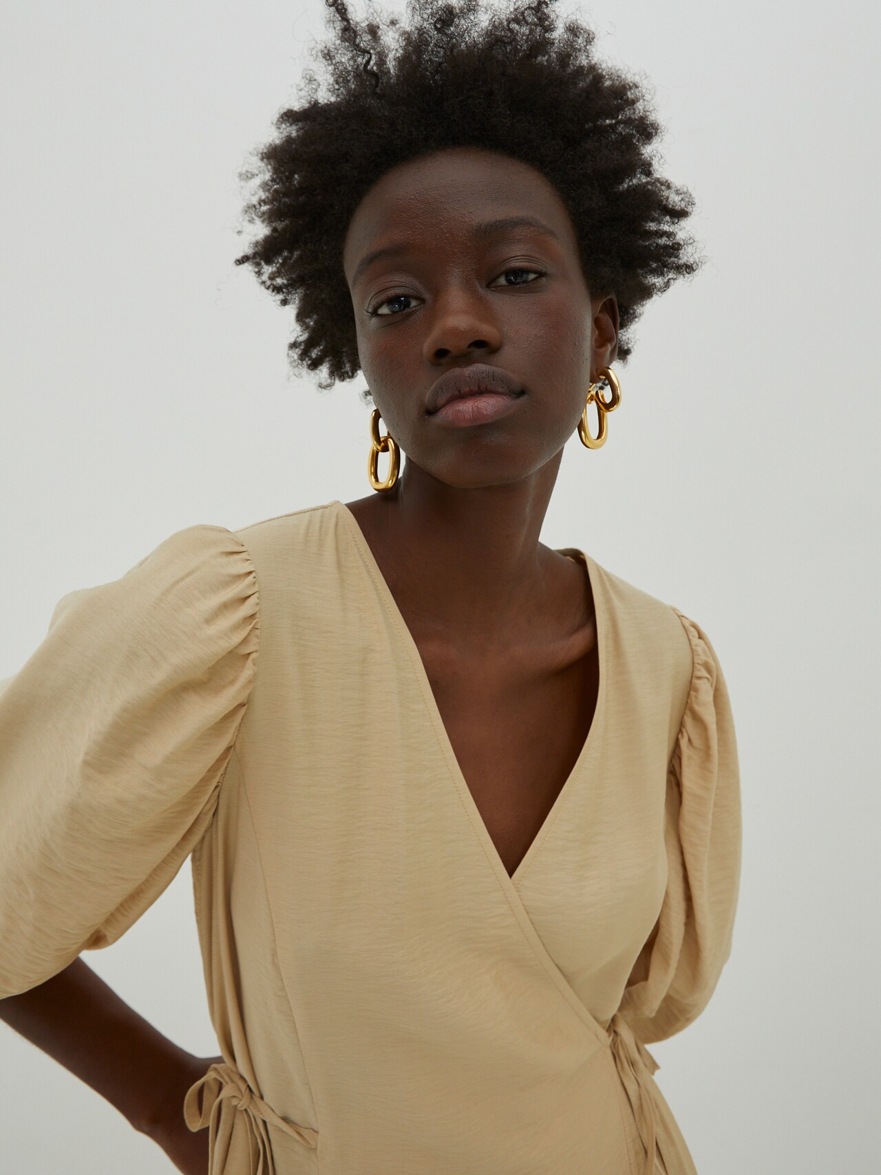 EDITED Kjole 'Gemma' beige