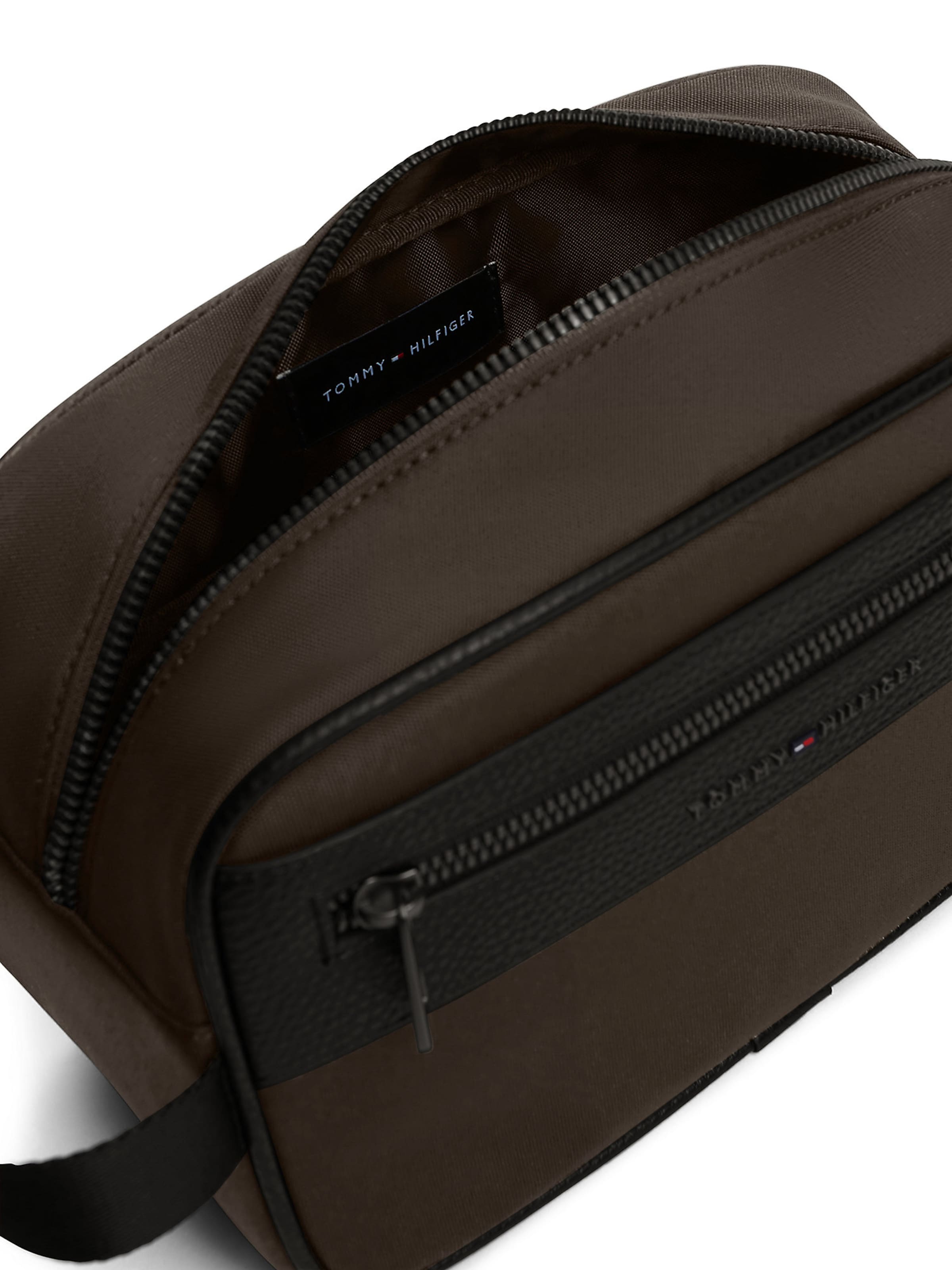TOMMY HILFIGER Toiletry bag in Brown