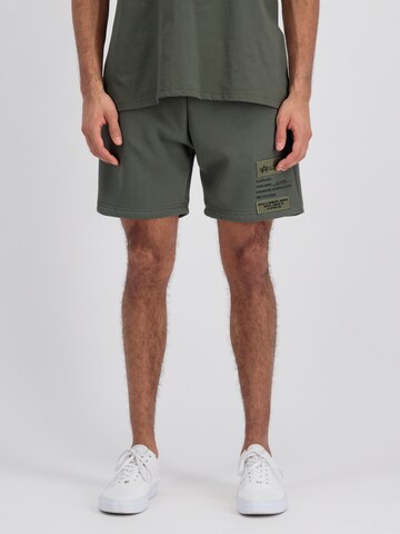 Loosefit Pantaloni di ALPHA INDUSTRIES in verde: frontale