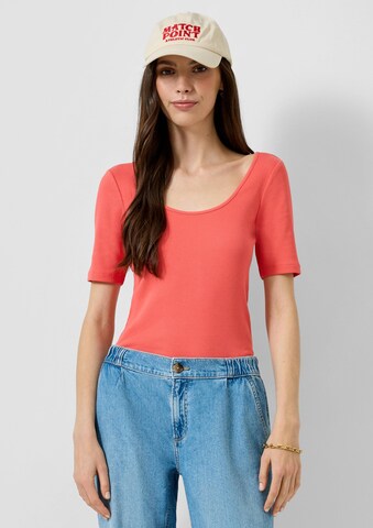 Tricou de la QS pe roșu: față