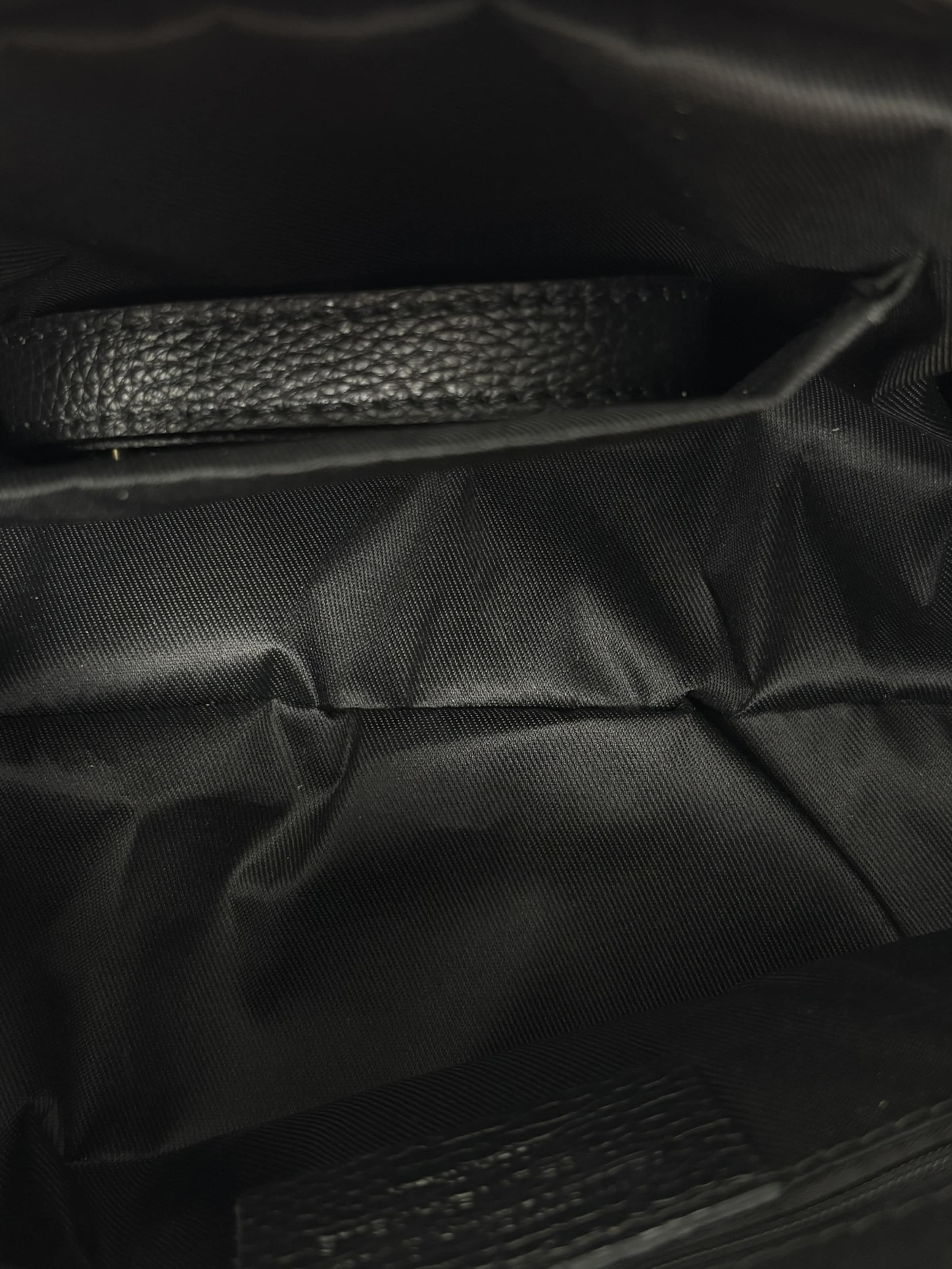 CHICCA BORSE Handtasche in Schwarz