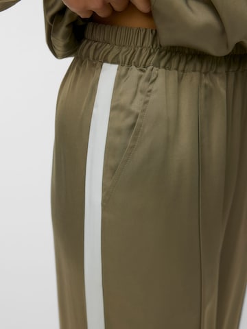 VERO MODA Baggy Trousers 'Vina' in Green