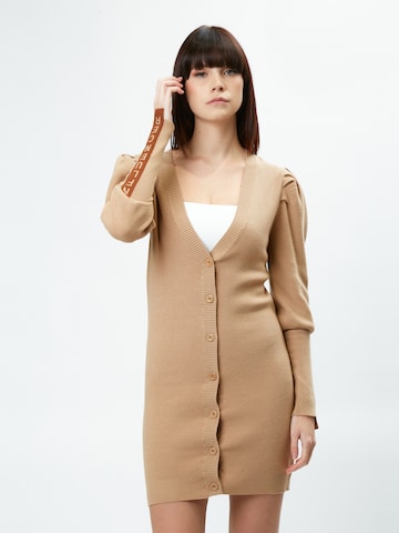 Giacchetta di Influencer in beige: frontale