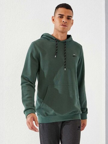 Tommy Life Sweatshirt in Green: front