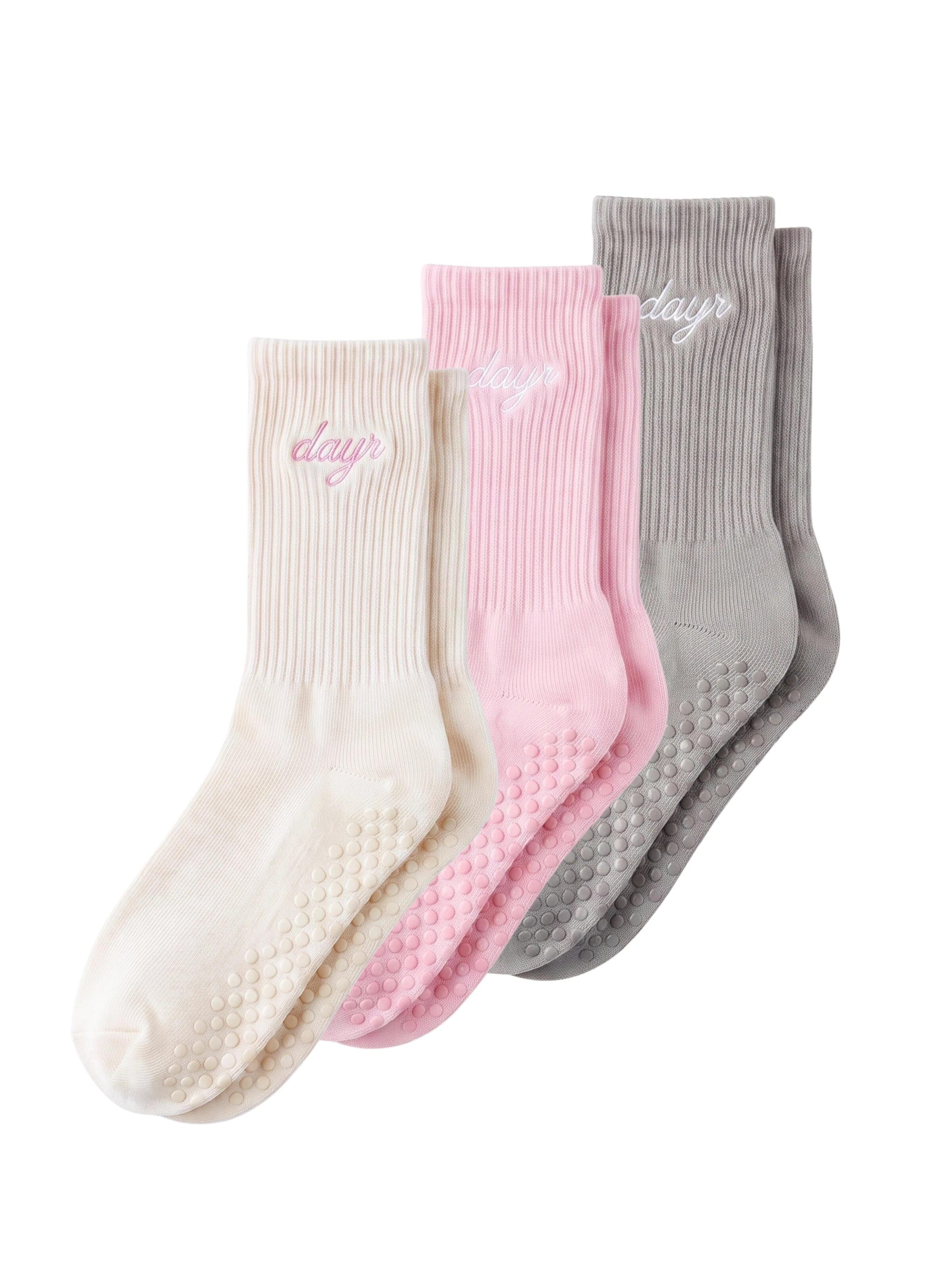 dayr Sports socks in Pink: front