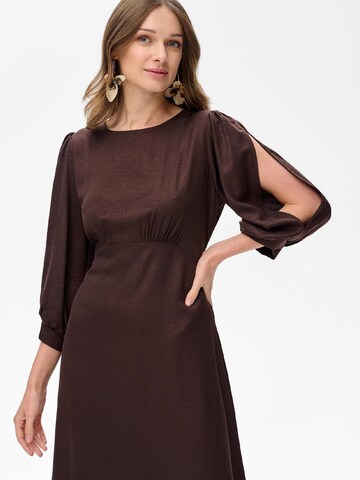 Blue Shadow Kleid‌ in Braun