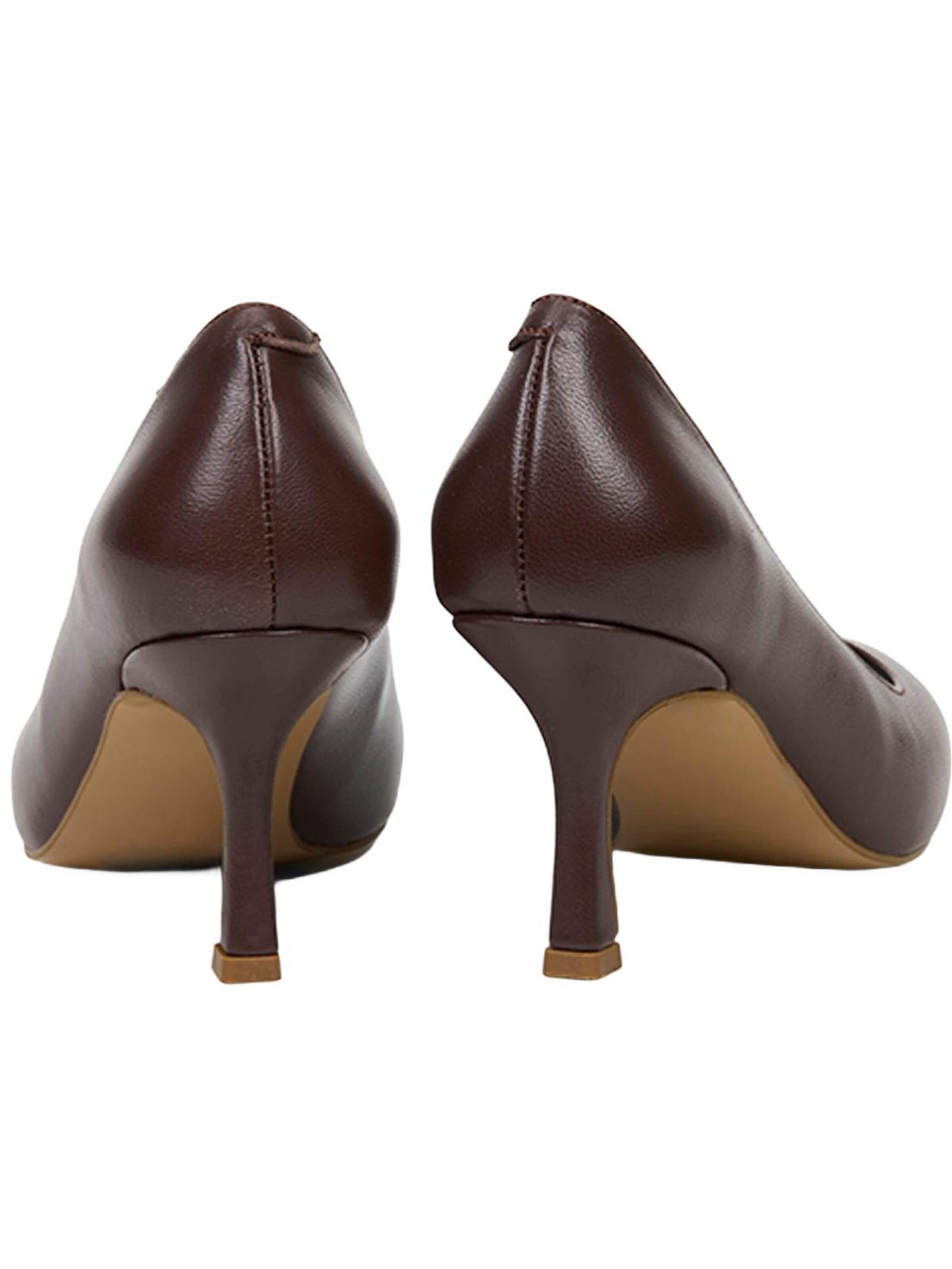 Desa Pumps in Bruin