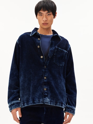 ARMEDANGELS Overshirt YUNAAI INDIGO CORD in Blau: Vorderseite