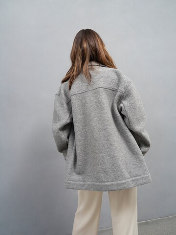 A LOT LESS Between-Season Jacket 'Nicky' in Grey