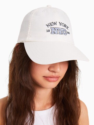 Bershka Cap in Weiß