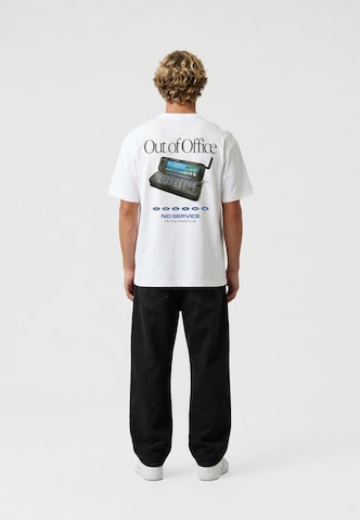 On Vacation Shirt 'No Service' in White