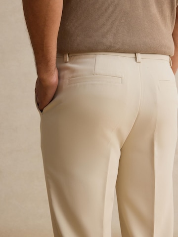 DAN FOX APPAREL Regularen Hlače na rob 'Justus' | bela barva