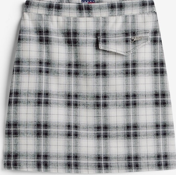 Fustă de la Tommy Jeans pe alb: față