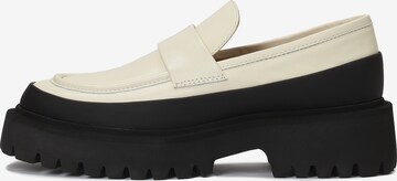 Kazar Studio - Sapato Slip-on em bege: frente