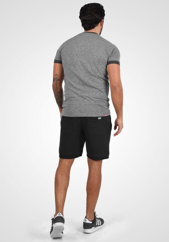 !Solid Regular Sweatshorts in Schwarz